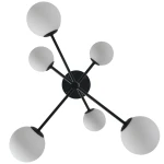 Lampa wisząca Bolti 6xG9 w kolorze czarnym z pięcioma białymi, okrągłymi kloszami, zamontowana na centralnej podstawie. Ujęcie z dołu, ukazujące rozłożenie ramion i globusów. Idealna do nowoczesnych wnętrz.