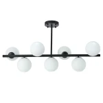 Lampa wisząca Bolti z siedmioma oprawami E14, czarna. Konstrukcja z metalowym stelażem, w kształcie poziomej belki, z białymi, okrągłymi kloszami umieszczonymi na końcach. Montaż sufitowy, minimalistyczny design.