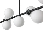 Lampa wisząca Bolti z siedmioma oprawami E14 w kolorze czarnym. Konstrukcja z matowego metalu z białymi, okrągłymi kloszami. Klosze rozmieszczone na poziomej belce, tworząc nowoczesny, minimalistyczny design.