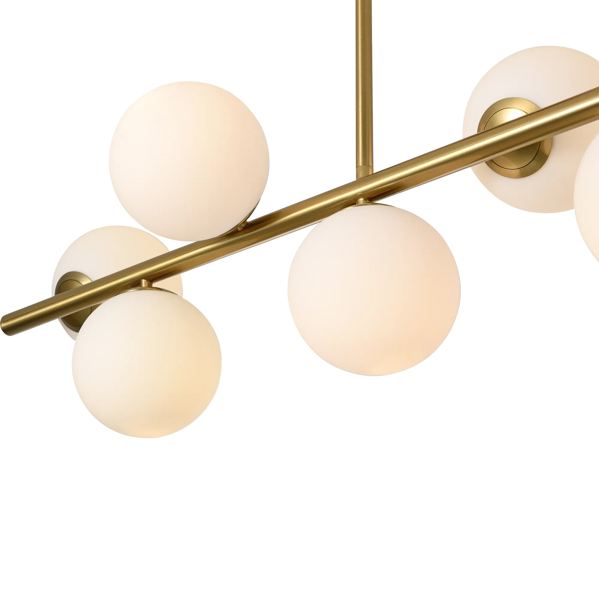 Lampa wisząca Bolti 7xE14 w kolorze złotym, z siedmioma okrągłymi kloszami z mlecznego szkła. Ułożona w poziomie na metalowej konstrukcji, z eleganckim wykończeniem. Idealna do nowoczesnych wnętrz.