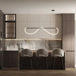 Czarna lampa wisząca Meleca LP-2345/1P z pilotem, z pojedynczym źródłem światła LED o mocy 36W, zawieszona nad wyspą kuchenną. Stylowy, minimalistyczny kształt z cienkim, falistym przewodem.