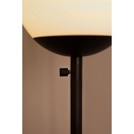 Lampa stołowa Rise H60 z czarnym metalowym stelażem i białym kloszem. Widoczny pokrętło do regulacji jasności. Klosz ma półkulisty kształt, a lampa jest ustawiona w pozycji stojącej. Tło jest jednolite, co podkreśla produkt.