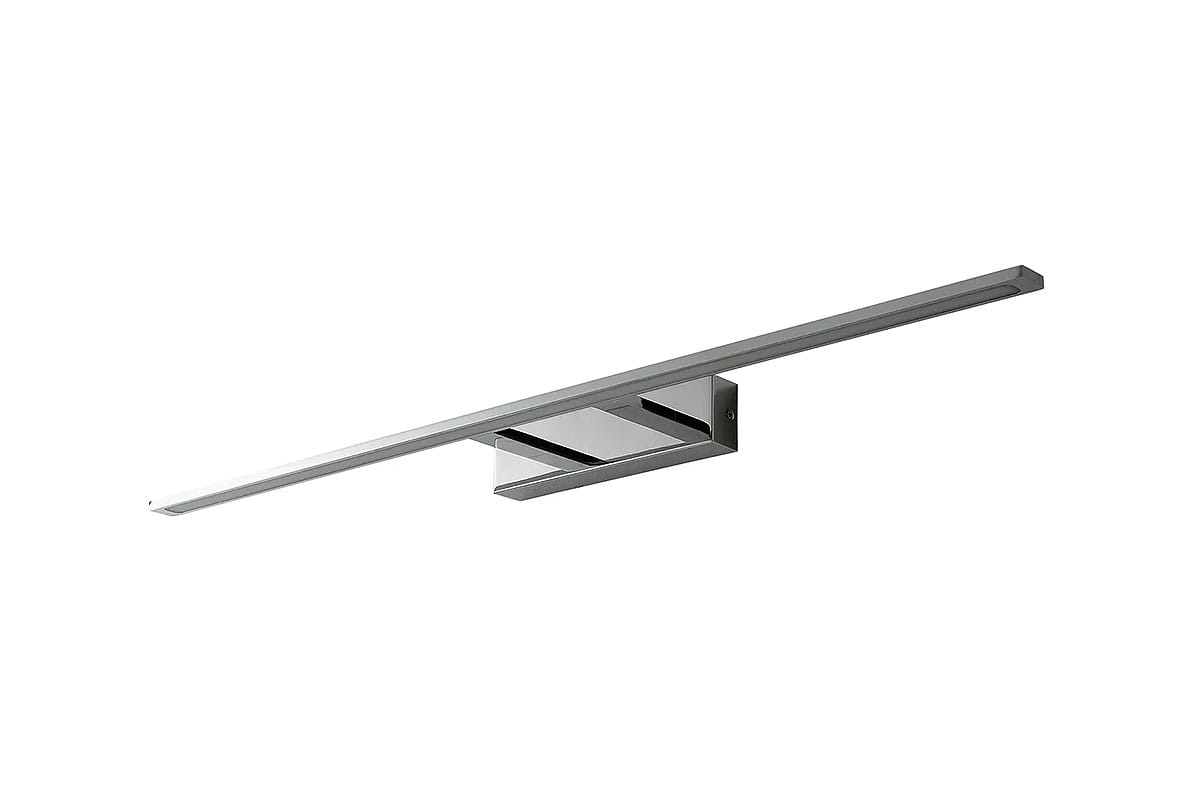 Kinkiet łazienkowy LED Elgidia IP44 w kolorze chromu, o długości 96 cm i mocy 35W. Wąska, prostokątna lampa zamontowana poziomo, z minimalistycznym designem. Widoczna metalowa obudowa z delikatnymi szczelinami wentylacyjnymi.