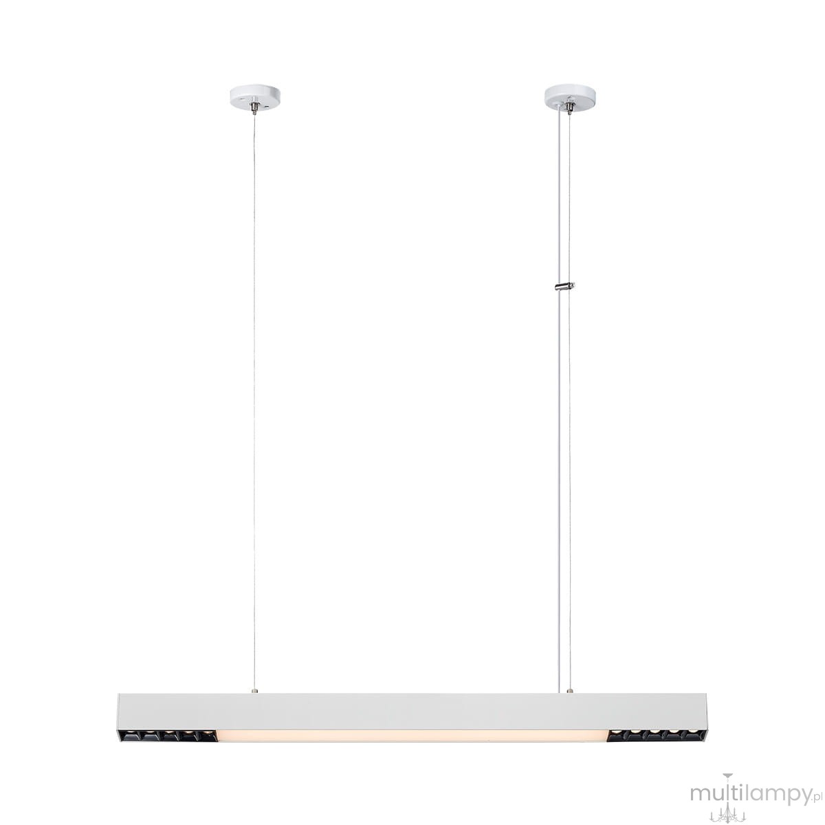 Lampa wisząca Cali 80 w kolorze białym, z jednym źródłem światła LED o mocy 32W. Prosta, prostokątna konstrukcja zawieszona na cienkich, regulowanych linkach, z metalowym wykończeniem. Oświetlenie odpowiednie do nowoczesnych wnętrz.