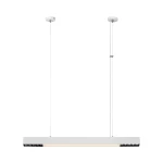 Lampa wisząca Cali 80 w kolorze białym, z jednym źródłem światła LED o mocy 32W. Prosta, prostokątna konstrukcja zawieszona na cienkich, regulowanych linkach, z metalowym wykończeniem. Oświetlenie odpowiednie do nowoczesnych wnętrz.