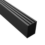 Lampa wisząca Mira 120 w kolorze czarnym, wykonana z metalu. Prosty prostokątny kształt z trzema rowkami na górze, montowana pod sufitem. Źródło światła LED o mocy 45W, design minimalistyczny, idealna do nowoczesnych wnętrz.