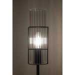 Lampa stołowa Tubo H65 z podstawką w kolorze czarnym i przeźroczystym kloszem z pionowymi żłobieniami. Ujęcie frontalne, z widoczną żarówką E14 wewnątrz. Tło jasne i jednolite, podkreślające design lampy.