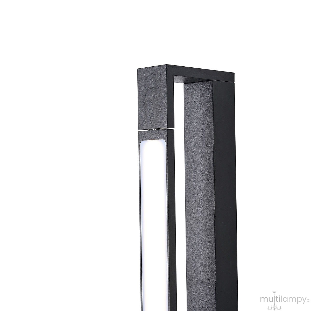 Kinkiet łazienkowy LED Flexia IP44 w kolorze czarnym, o prostokątnym kształcie. Ujęcie z boku, pokazujące matowy materiał oraz wbudowane oświetlenie LED w wąskiej szczelinie. Produkt przeznaczony do montażu na ścianie.