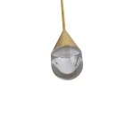 Lampa wisząca Nata IP44 w kolorze złotym z kloszem w kształcie kropli, wykonana z metalu i szkła. Wisi na cienkim, złotym przewodzie, prezentując nowoczesny design. Klosz jest przezroczysty, pokazując źródło LED o mocy 6W.