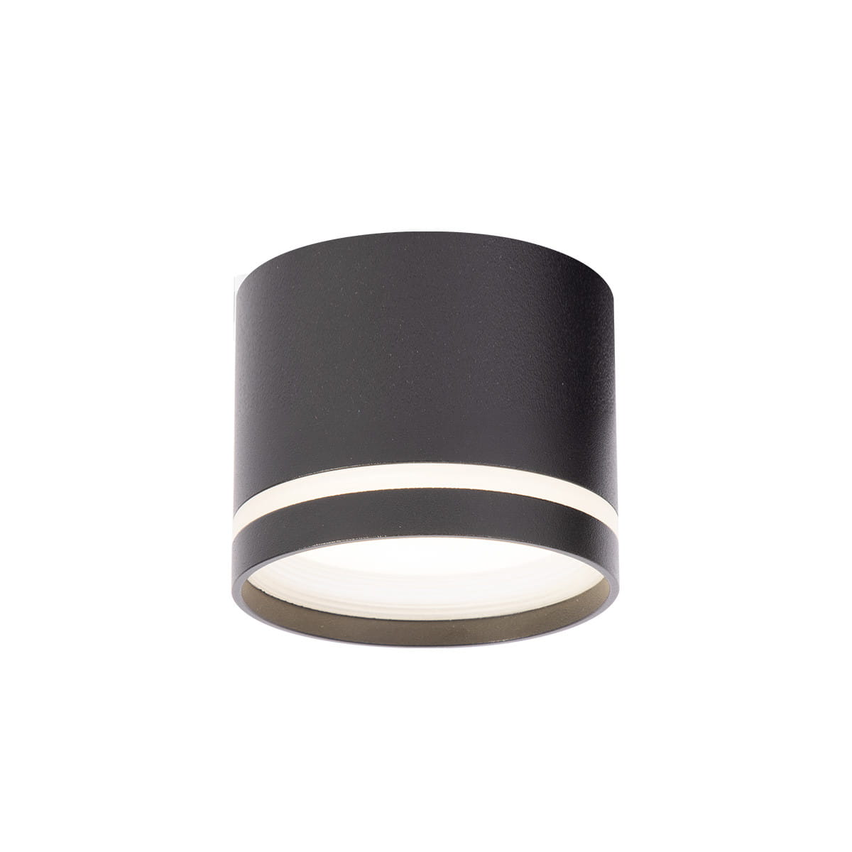 Lampa sufitowa Kendal 1xGX53 w kolorze czarnym, o cylindrycznym kształcie, z białą obręczą na dolnej krawędzi. Ujęcie frontalne, produkt zamontowany, z widocznym kloszem, który odbija światło.