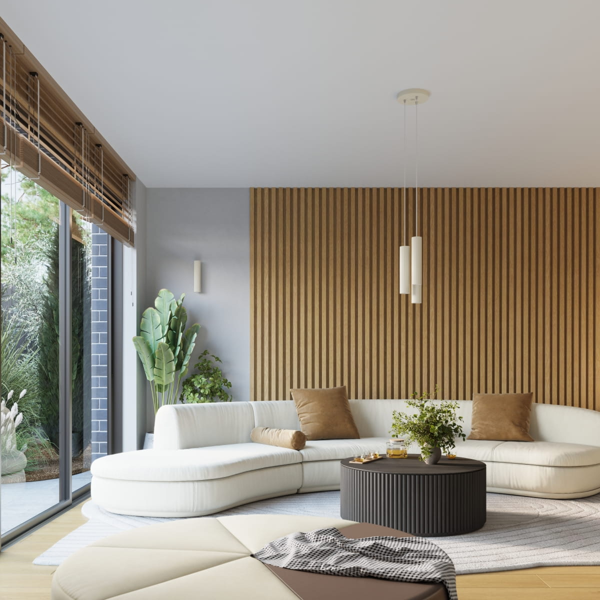 Lampa wisząca Karbon 3P w kolorze beżowym z trzema źródłami światła GU10. Zawieszona na cienkich linkach, znajduje się nad okrągłym stolikiem w nowoczesnym wnętrzu z drewnianą ścianą i roślinami w tle.