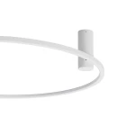 Biała lampa sufitowa Ringa D60 z jedną diodą LED (35W), o okrągłym kształcie. Widoczny montażowy cylinder w kolorze białym. Lampa idealna do wnętrz, z klasą ochrony IP44, co zapewnia odporność na wilgoć.