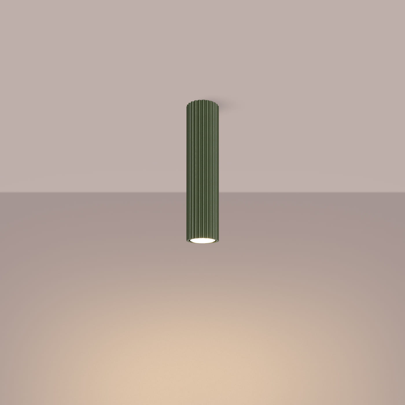 Lampa sufitowa Karbon 30 l, w kolorze oliwkowym, o cylindrycznym kształcie z rowkowaną fakturą. Ujęcie frontalne, zawieszona na suficie, z widocznym źródłem światła GU10. Tło w jasnym odcieniu, podkreślające elegancję lampy.