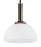 Lampa wisząca Delos D19 z oprawą w kolorze patyny, wyposażona w jednolitą, białą szklaną klosz w kształcie półkuli. Klosz zawieszony na zdobionym, metalowym uchwycie z pionowymi żłobieniami, w pozycji wiszącej.