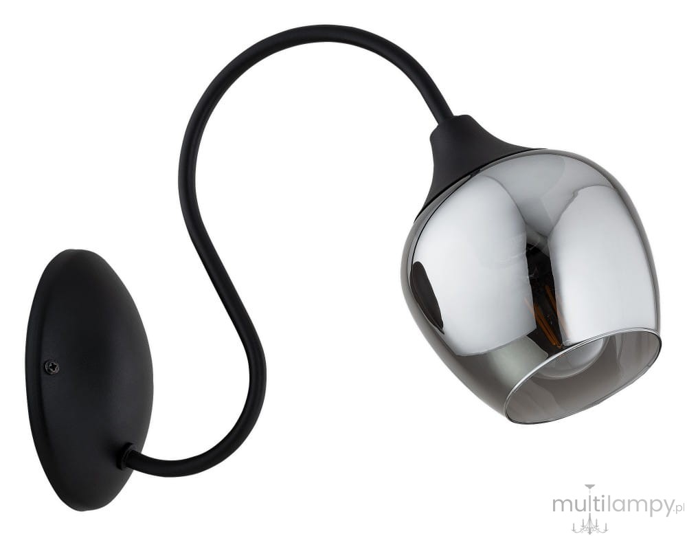 Kinkiet Julietta w kolorze czarnym z metalową, chromowaną kloszem. Posiada elastyczne ramię, mocowany do ściany. Stylowy design, idealny do nowoczesnych wnętrz. Widok z boku, ukazujący połączenie klosza i podstawy.