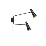 Kinkiet Peak w kolorze czarnym, z dwoma regulowanymi kloszami w kształcie stożka. Umożliwia montaż na ścianie, z metalową podstawą i widocznym przewodem. Stylowy dodatek do nowoczesnych wnętrz.