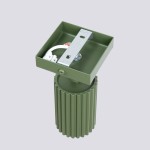Karbon kinkiet 1xGU10 w kolorze oliwkowym, z okrągłym, żebrowanym korpusem. Ujęcie z góry, pokazujące górną część lampy z mocowaniem. Metalowa płyta montażowa z widocznymi przewodami elektrycznymi. Prosty, nowoczesny design.