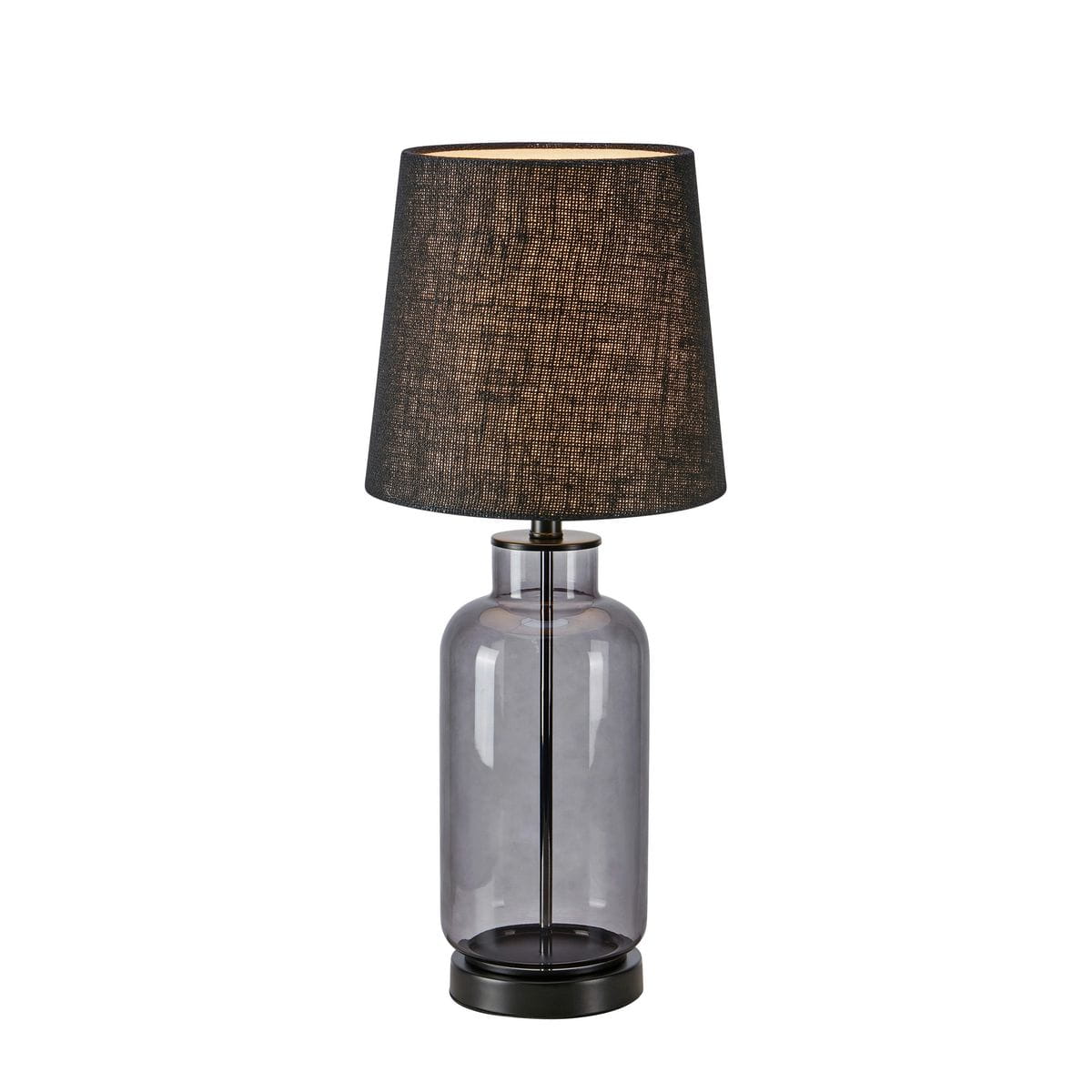 Lampa stołowa Costero z dymionym szklanym korpusem i czarnym abażurem. Ułożona w pozycji stojącej, z widocznym metalowym detalem u podstawy. Abażur ma teksturowaną powierzchnię, co nadaje elegancki wygląd. Idealna do nowoczesnych wnętrz.