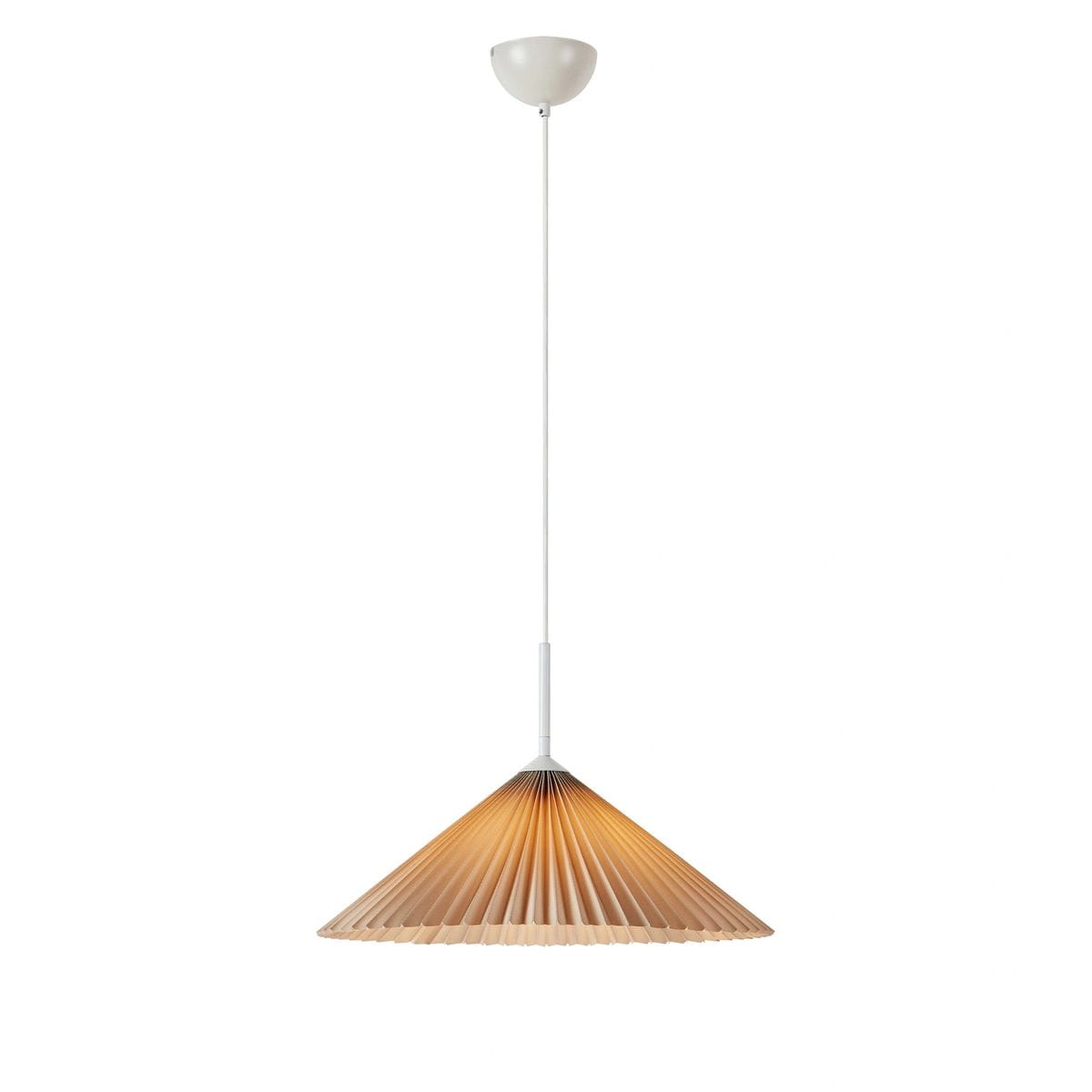 Lampa wisząca Plisado w kolorze białym i beżowym, z abażurem w kształcie stożka z plisowanej tkaniny. Sufitowy uchwyt w kolorze białym, zawieszenie na cienkim kablu. Otwór na żarówkę E27. Prosta, nowoczesna forma, idealna do wnętrz.
