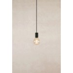 Lampa wisząca Cielo z oprawą w kolorze piaskowym i czarnym, z pojedynczym źródłem światła E27. Produkt zawieszony na czarnym kablu w minimalistycznym stylu, z przezroczystą żarówką, na tle gładkiej, jasnej ściany.
