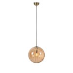 Lampa wisząca Fengari z jedną oprawą E14, w antycznym mosiądzu z bursztynowym kloszem w formie kuli. Zawieszona na cienkim przewodzie, prezentuje się w frontalnym ujęciu na białym tle. Klosz ma żłobioną teksturę, dodającą elegancji.
