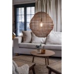 Lampa wisząca Tazza z kloszem w kształcie okręgu, wykonana z plecionego materiału w kolorze czarnym i złotym, z widoczną żarówką E27. Zawieszona w nowoczesnym wnętrzu z jasną kanapą i drewnianym stolikiem.
