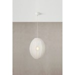 Lampa wisząca Florence D40 w kolorze białym, o kształcie owalnym, z widoczną żarówką E27. Zawieszona na cienkim kablu, z zamocowaniem sufitowym. Tło w odcieniu szarym, betonowym.