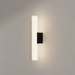 Kinkiet Linea H45 w kolorze czarnym, z jedną żarówką LED o mocy 8W. Ma prostokątną, żebrowaną obudowę w białym kolorze, montowany na ścianie. Ochrona IP44, idealny do użytku w wilgotnych pomieszczeniach.