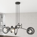 Lampa wisząca Euforia w kolorze czarnym, z czterema oprawami E27. Posiada metalową konstrukcję z okrągłymi elementami dekoracyjnymi, zawieszona na trzech cienkich linkach. Ujęcie z góry, pokazujące detale i nowoczesny design.
