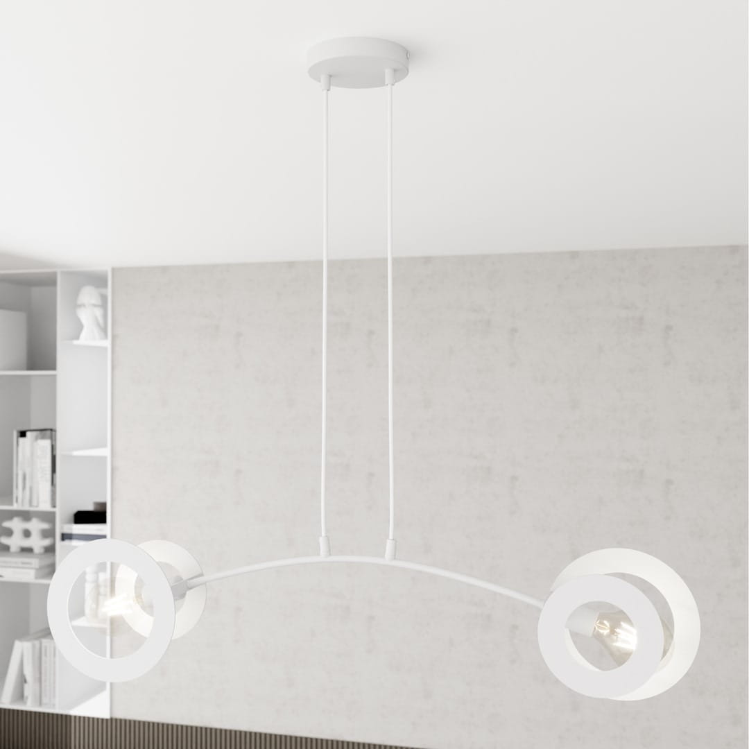 Lampa wisząca Euforia w kolorze białym, z dwoma źródłami światła E27. Okrągłe klosze zamocowane na łuku, zawieszone na dwóch cienkich linkach. Prosta, nowoczesna forma, idealna do wnętrz minimalistycznych.