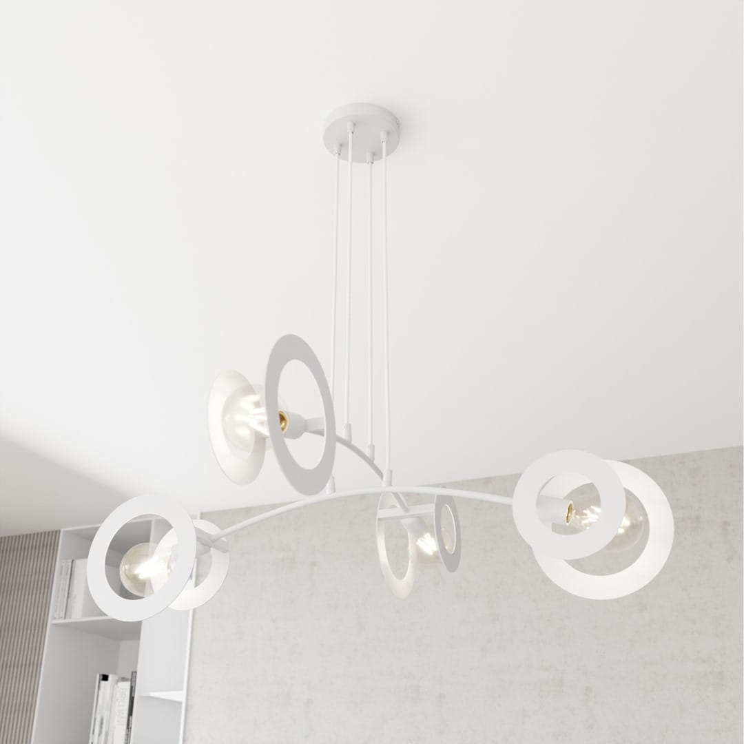 Lampa wisząca Euforia 4xE27 w białym kolorze, z metalową konstrukcją. Okrągłe klosze w różnych rozmiarach, zawieszone na cienkich linkach. Ujęcie z góry, pokazujące detal i nowoczesny design. Tło neutralne, jasne.