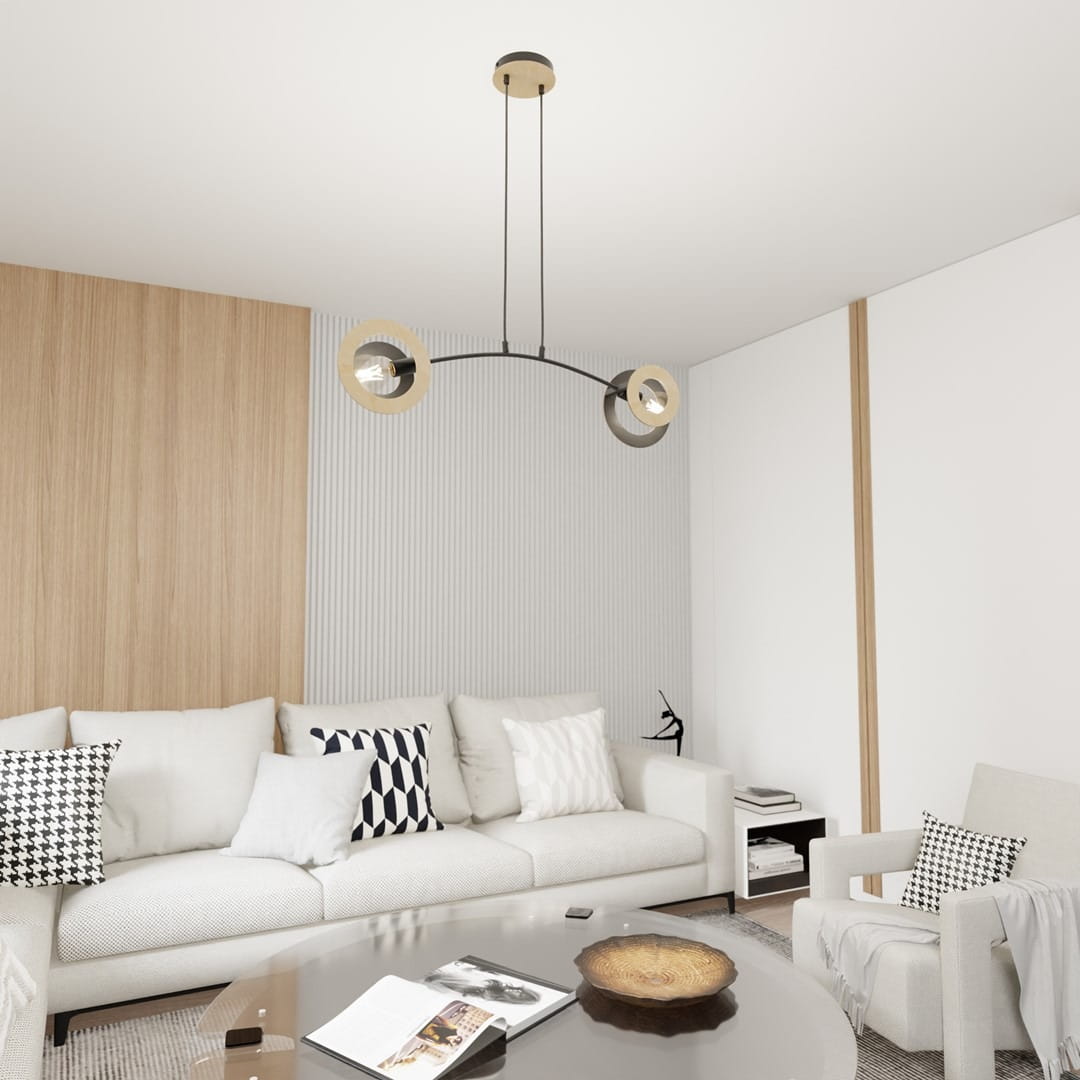 Lampa wisząca Skiva 2xE27 w kolorze czarnym i jasnego drewna. Posiada dwa okrągłe klosze na cienkich linkach, zawieszona w nowoczesnym wnętrzu z jasnymi meblami i dekoracjami. Ujęcie z góry, pokazujące lampę nad stolikiem kawowym.