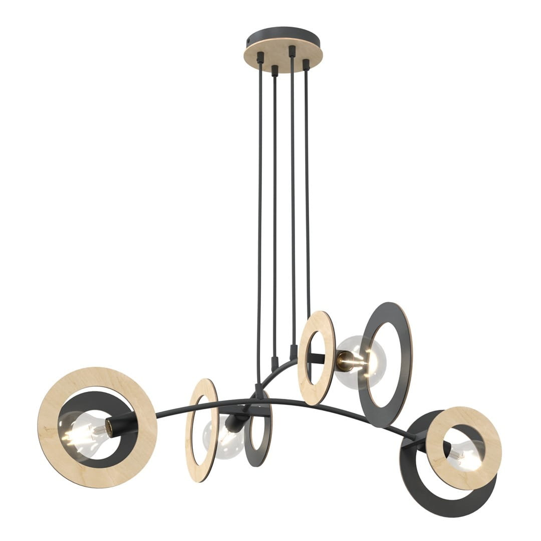 Lampa wisząca Skiva z 4 gniazdami E27, w kolorze czarnym z jasnymi drewnianymi okręgami. Ujęcie z boku, prezentujące nowoczesny design z metalowymi elementami i szklanymi kloszami. Zawieszona na trzech linkach, idealna do wnętrz.