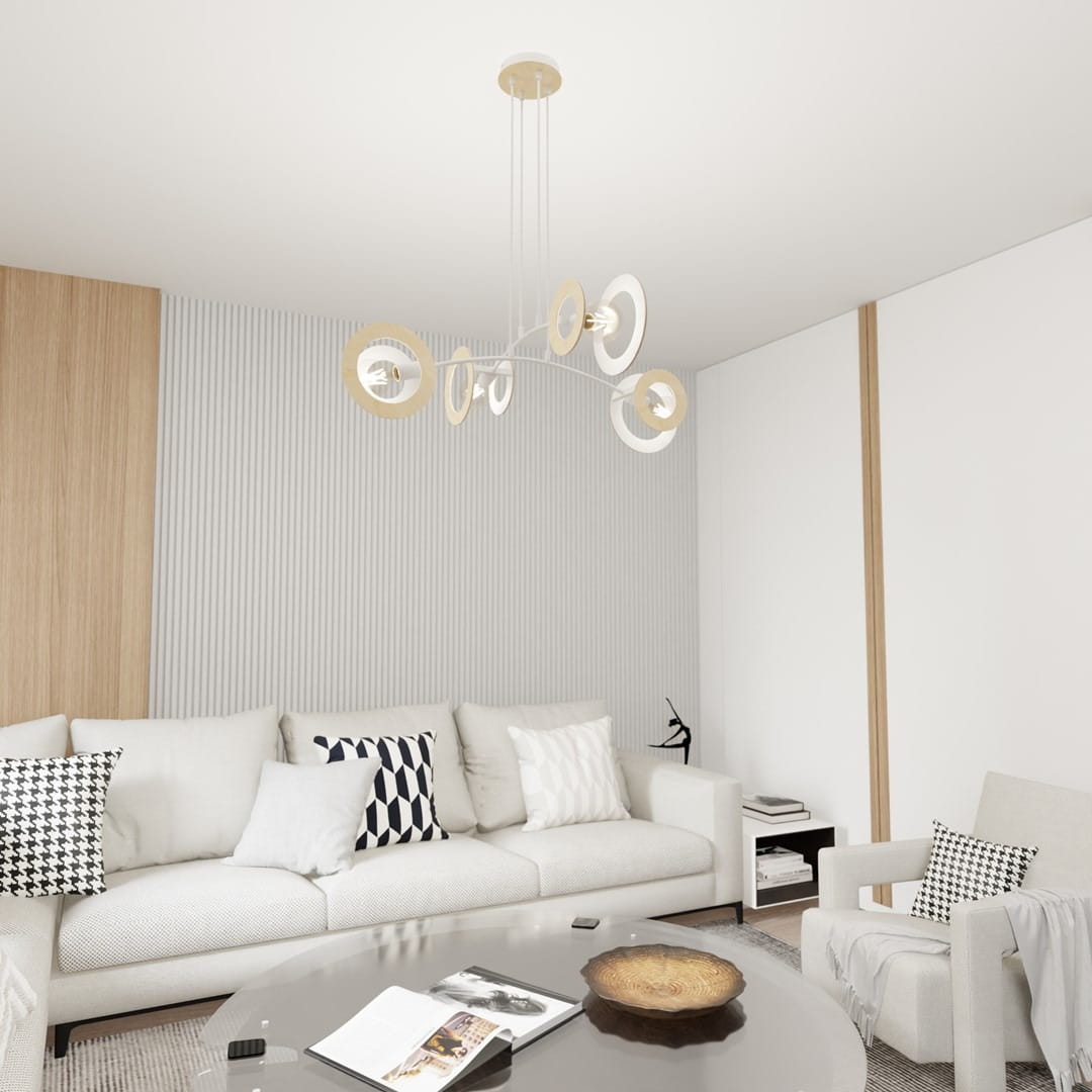 Lampa wisząca Skiva z 4 gniazdami E27 w kolorze białym i jasnego drewna, z okrągłymi kloszami, zawieszona w nowoczesnym wnętrzu z jasnymi ścianami i meblami w neutralnych kolorach.