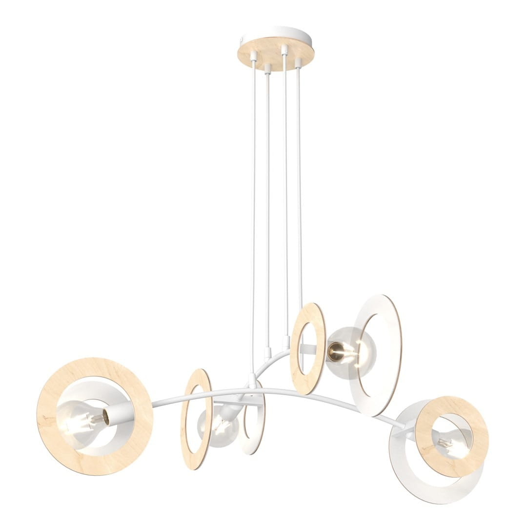 Lampa wisząca Skiva z czterema oprawami E27, w kolorze białym z jasnym drewnem. Posiada okrągłe elementy dekoracyjne, zawieszenie na trzech linkach, nowoczesny design, idealna do wnętrz. Ujęcie z boku, na białym tle.