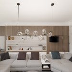 Lampa wisząca Ritz z siedmioma kulistymi kloszami E14 w kolorze czarnym i transparentnym, zawieszona na cienkim, czarnym przewodzie. Ujęcie z góry, w kontekście nowoczesnego wnętrza z szarym narożnikiem i drewnianą ścianą.