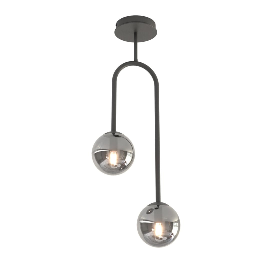 Lampa sufitowa Atria 2xE14 w kolorze czarnym i grafitowym. Posiada dwa wiszące klosze w formie kul, wykonane z przezroczystego szkła. Ujęcie z góry, na jednolitym tle, z widocznym uchwytem sufitowym.