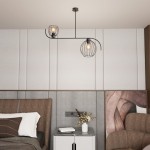 Czarna lampa sufitowa Echo z podwójnym źródłem światła E27, zawieszona na cienkim stelażu. Klosze w formie siatkowych kul, umieszczone na różnych wysokościach. Tło jasne, nowoczesne wnętrze sypialni z łóżkiem, stolikiem nocnym i dekoracjami.