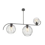Lampa sufitowa Echo z trzema oprawami na żarówki E27, w kolorze czarnym. Metalowa konstrukcja z siatkowymi kloszami w kształcie kul, zawieszona na długim wysięgniku. Ułożona w poziomie, idealna do nowoczesnych wnętrz.