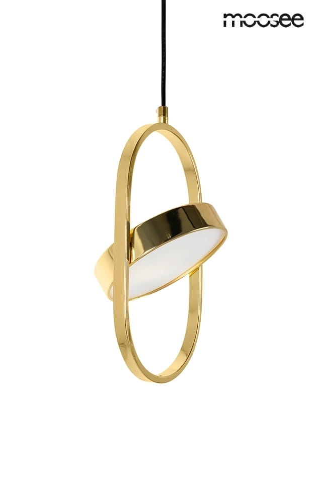 Złota lampa wisząca Spinner 19 z pojedynczym źródłem światła LED 7W. Ma owalny kształt z matowym białym kloszem, zawieszona na czarnym przewodzie. Widoczny element dekoracyjny w formie okręgu, podkreślający nowoczesny design.