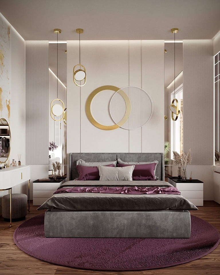 Lampa wisząca Spinner 19, złota, z jedną żarówką LED 7W, zawieszona w sypialni. W tle widoczna elegancka aranżacja z łóżkiem, poduszkami w odcieniach szarości i fioletu oraz okrągłym dywanem. Lampa ma nowoczesny, minimalistyczny design.
