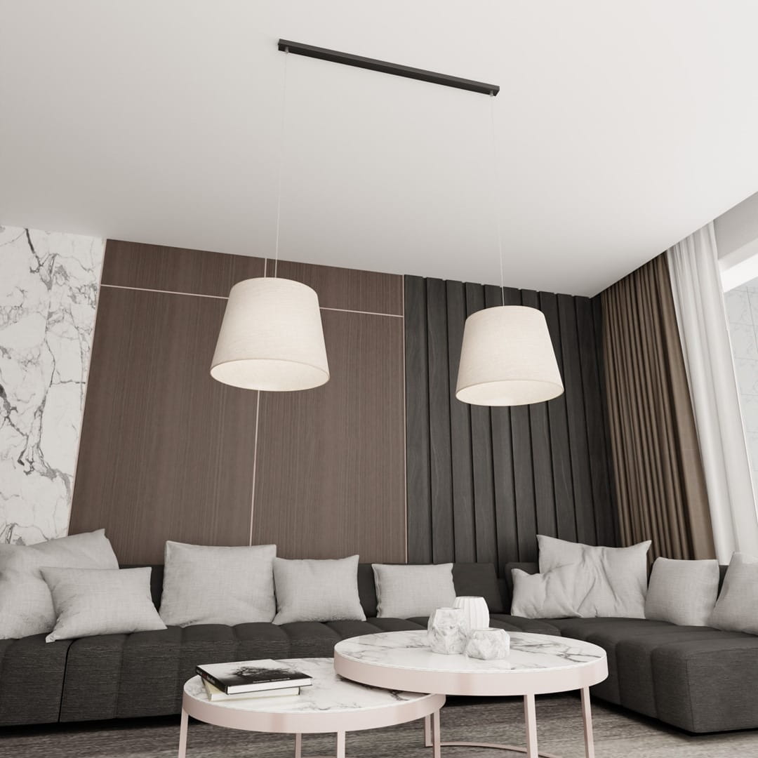 Lampa wisząca Epoca 2xE27 w kolorze czarnym i beżowym, z dwoma cylindrycznymi kloszami, zawieszona na cienkim, czarnym przewodzie. Umieszczona w nowoczesnym wnętrzu z szarym narożnikiem i okrągłym stolikiem. Tło w odcieniach brązu i beżu.
