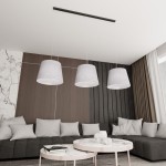 Lampa wisząca Epoca 3xE27 w kolorze czarnym i szarym, z trzema abażurami w jasnoszarym kolorze, zawieszona na czarnej listwie. Ujęcie z dołu, lampa w nowoczesnym wnętrzu z kanapą i stolikiem kawowym. Tło w odcieniach brązu i szarości.