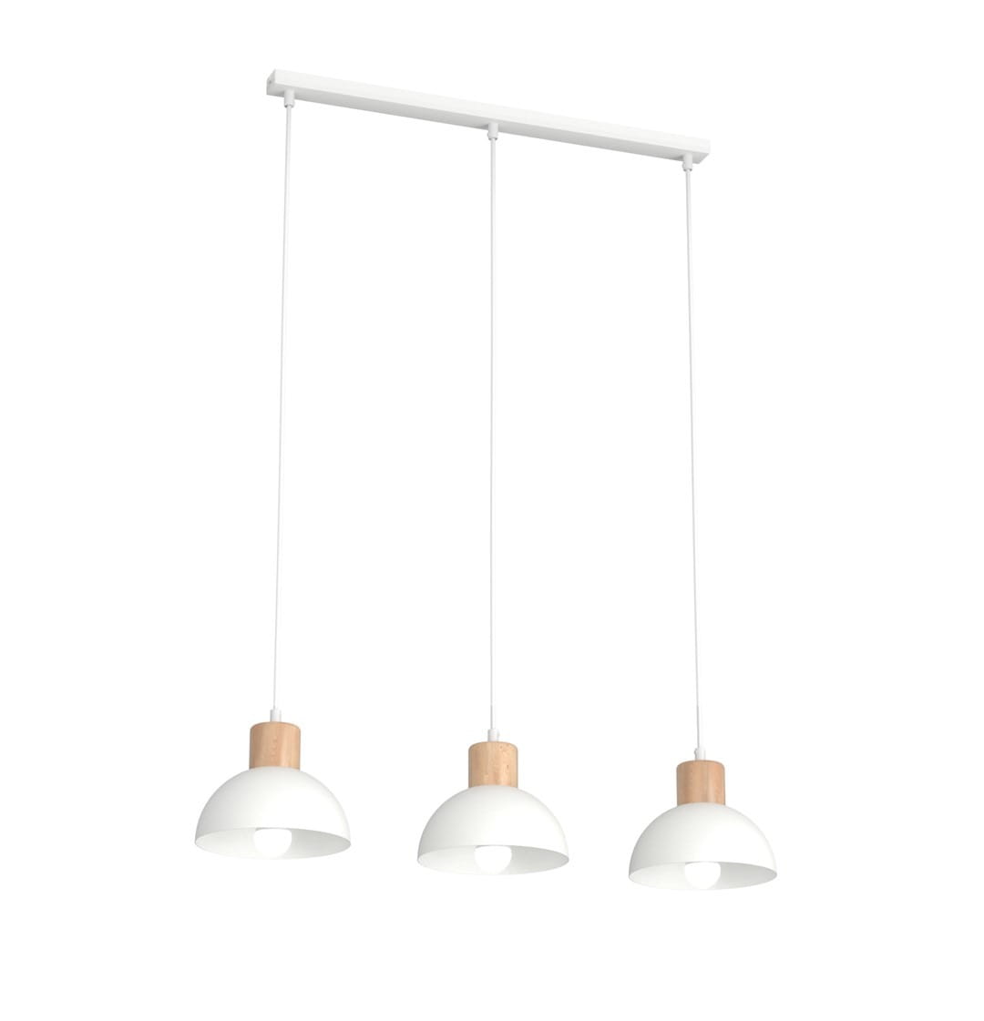 Lampa wisząca Seco z trzema kloszami w kolorze białym i elementami z jasnego drewna, zawieszona na białym stelażu. Klosze mają zaokrąglony kształt, a każdy z nich ma miejsce na żarówkę E27. Ujęcie frontalne pokazuje całość lampy.