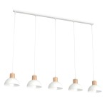 Lampa wisząca Seco z pięcioma kloszami w białym kolorze i drewnianymi akcentami, zawieszona na prostokątnej, białej podstawie. Każdy klosz ma okrągły kształt i jest zawieszony na cienkich linkach.