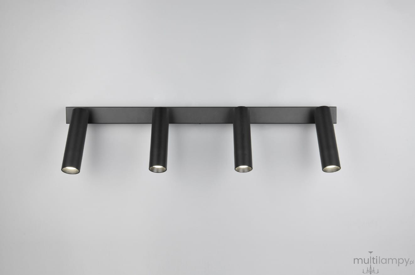 Lampa sufitowa Ambala w kolorze czarnym, z czterema ruchomymi reflektorami LED, zamontowana na prostokątnej, metalowej podstawie. Ujęcie frontalne, ukazujące równą długość reflektorów.