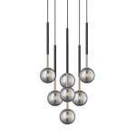 Lampa wisząca Arcturus z siedmioma kulistymi kloszami w kolorze czarnym i złotym. Klosze zawieszone na smukłych, czarnych linkach, w różnych wysokościach, tworzą nowoczesny, elegancki efekt. Idealna do aranżacji wnętrz.