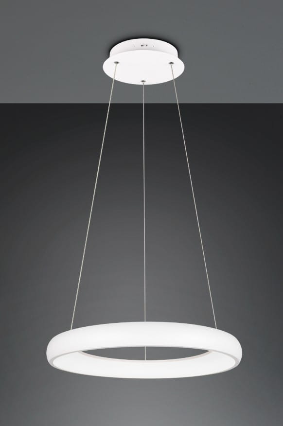 Lampa wisząca Cardona w białym kolorze, z okrągłym kloszem LED o średnicy, zawieszona na cienkich żyłkach. Widok od dołu, montowana na suficie. Prosty, nowoczesny design. Oświetlenie o mocy 38W z funkcją zmiany temperatury barwowej.