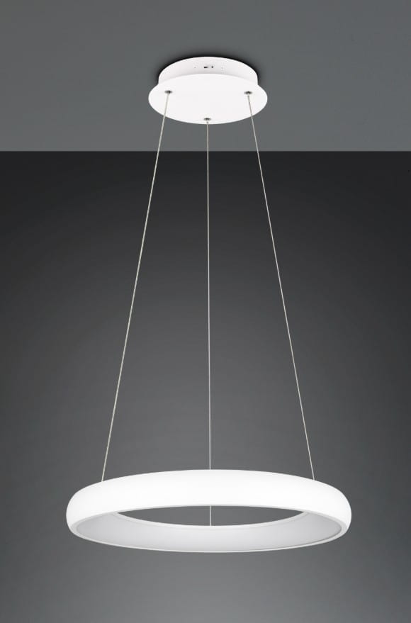 Lampa wisząca Cardona w kolorze białym, z okrągłym kloszem LED o średnicy 38 cm, zawieszona na cienkich stalowych linkach. Montowana na suficie, prezentuje minimalistyczny design, idealna do nowoczesnych wnętrz.