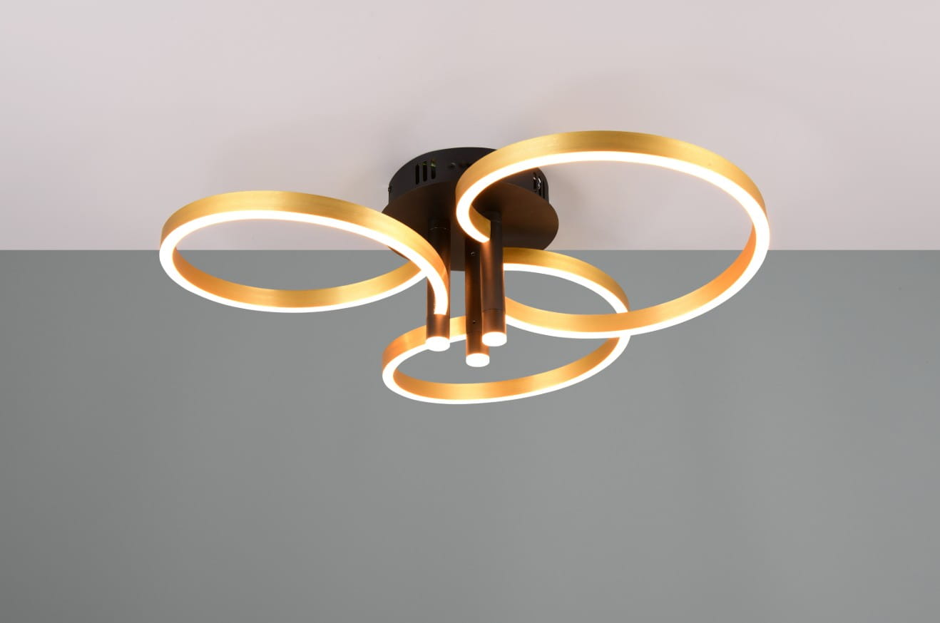 Lampa sufitowa Caruso z jedną diodą LED o mocy 43W, w kolorze czarnym z złotymi okręgami. Produkt montowany sufitowo, widoczny z góry, z trzema okrągłymi, podświetlonymi pierścieniami. Tło w jasnym kolorze.